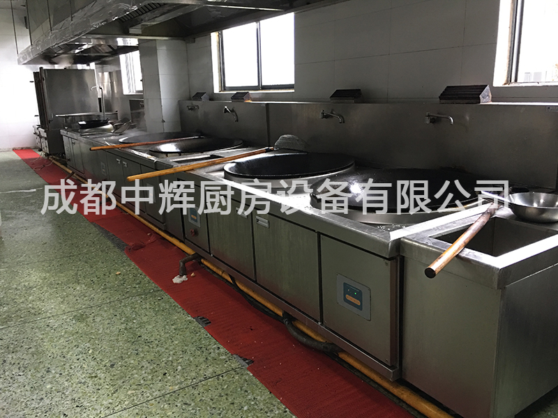 四川不銹鋼廚房設(shè)備廠家從源頭解決油煙飄散的問(wèn)題
